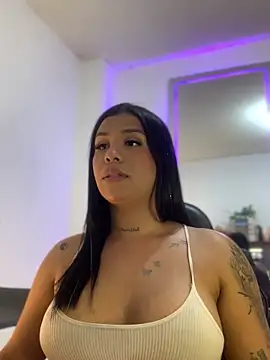 Snapshot of tinalove7 chatting on December 4, 5:06 am tinalove7 online show from December 4, 5:06 am