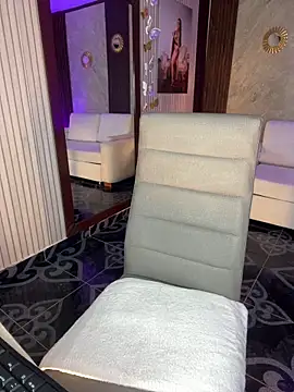 Madissonlove 1 online show from April 7, 9:15 pm