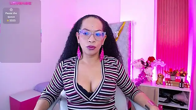 Cintiia Holmes online show from January 14, 10:25 pm