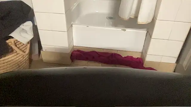 Snapshot of LeoLovelyDick chatting on February 6, 8:23 pm LeoLovelyDick online show from February 6, 8:23 pm