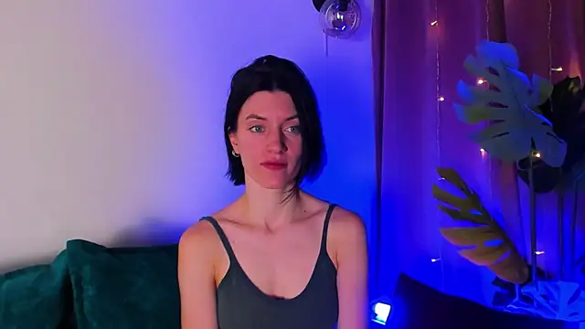 Snapshot of roxy_riot_ chatting on February 8, 4:25 am roxy riot online show from February 8, 4:25 am
