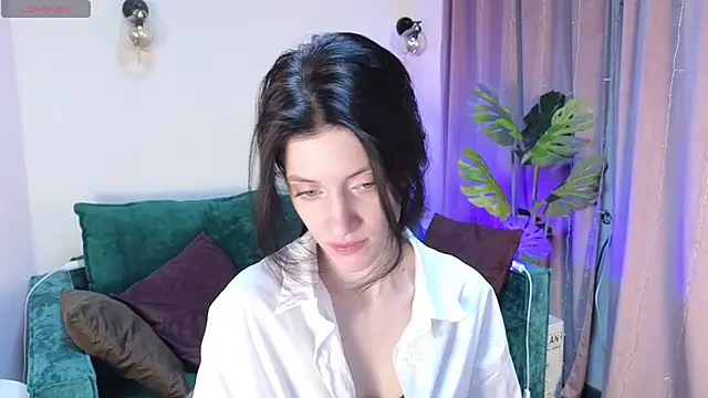 Snapshot of roxy_riot_ chatting on February 14, 1:23 am roxy riot online show from February 14, 1:23 am