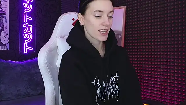 Snapshot of roxy_riot_ chatting on March 3, 1:31 am roxy riot online show from March 3, 1:31 am