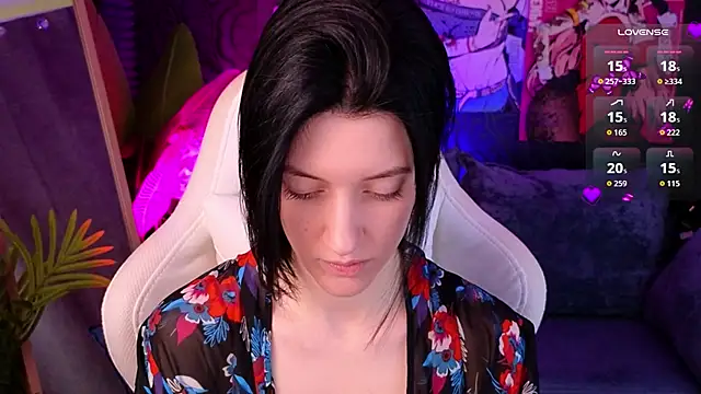 Snapshot of roxy_riot_ chatting on October 18, 1:30 am roxy riot online show from October 18, 1:30 am