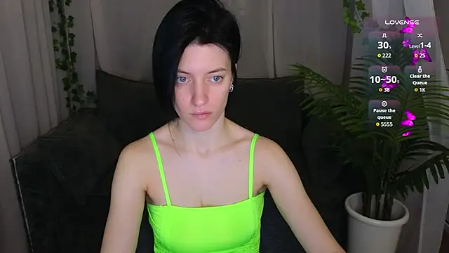 Snapshot of roxy_riot_ chatting on November 8, 1:28 am roxy riot online show from November 8, 1:28 am