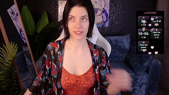 Snapshot of roxy_riot_ chatting on December 15, 1:32 am roxy riot online show from December 15, 1:32 am