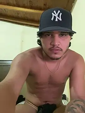 Snapshot of daniel6916 chatting on February 10, 3:57 am daniel6916 online show from February 10, 3:57 am