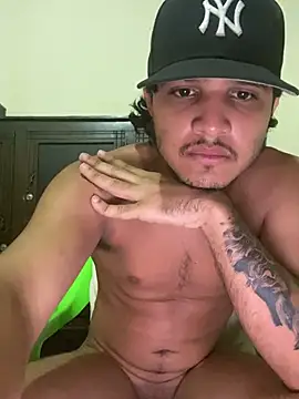 Snapshot of daniel6916 chatting on February 13, 7:45 am daniel6916 online show from February 13, 7:45 am