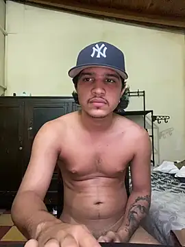 Snapshot of daniel6916 chatting on March 12, 11:01 pm daniel6916 online show from March 12, 11:01 pm