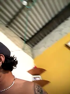 Snapshot of daniel6916 chatting on November 18, 2:43 pm daniel6916 online show from November 18, 2:43 pm