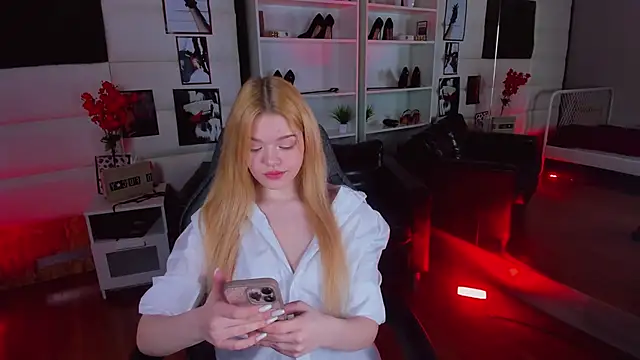 AdeleCartier online show from February 13, 1:19 am