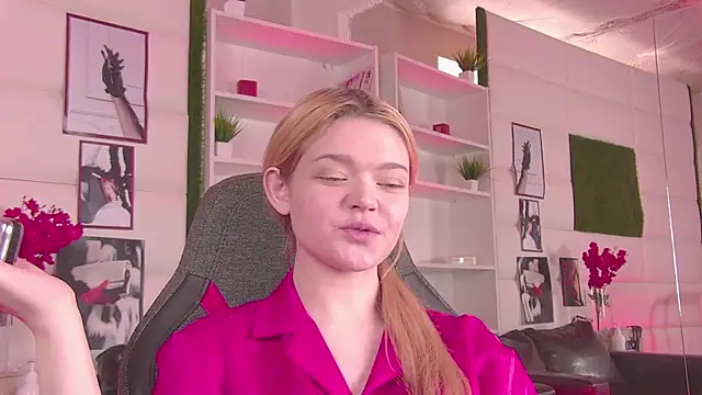 AdeleCartier online show from March 4, 5:53 am