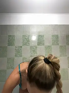 Snapshot of BonyBon29 chatting on February 15, 5:19 am BonyBon29 online show from February 15, 5:19 am