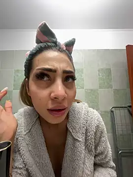 Snapshot of BonyBon29 chatting on February 28, 5:04 am BonyBon29 online show from February 28, 5:04 am