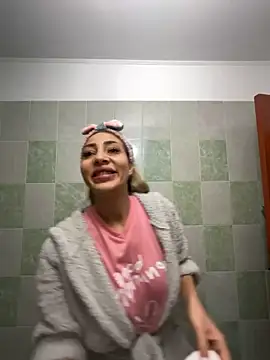 Snapshot of BonyBon29 chatting on March 4, 5:00 am BonyBon29 online show from March 4, 5:00 am