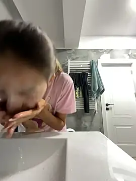 Snapshot of BonyBon29 chatting on October 20, 5:52 am BonyBon29 online show from October 20, 5:52 am