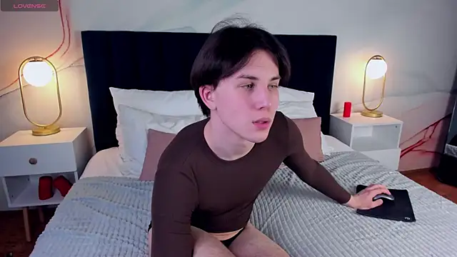 AdrianoAubert online show from March 8, 9:28 am