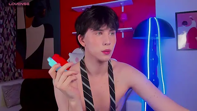 AdrianoAubert online show from December 4, 10:35 am