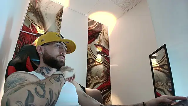 Luke davis01 online show from January 14, 1:06 pm