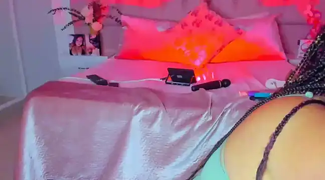 Snapshot of KourtneyEvans chatting on February 8, 6:22 pm KourtneyEvans online show from February 8, 6:22 pm