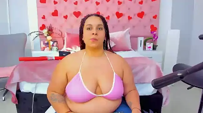 Snapshot of KourtneyEvans chatting on February 11, 4:56 pm KourtneyEvans online show from February 11, 4:56 pm