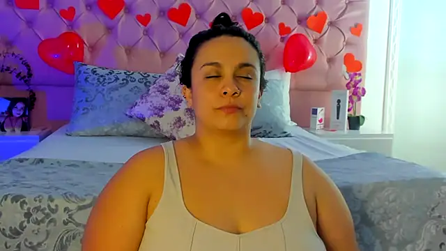 Snapshot of KourtneyEvans chatting on February 24, 7:41 pm KourtneyEvans online show from February 24, 7:41 pm