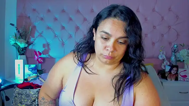 Snapshot of KourtneyEvans chatting on November 11, 5:02 pm KourtneyEvans online show from November 11, 5:02 pm