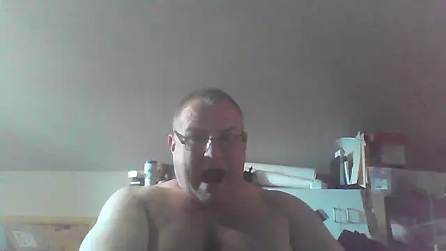 Snapshot of mkestr69 chatting on October 15, 7:47 pm mkestr69 online show from October 15, 7:47 pm