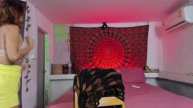 Snapshot of katia_voodoo13 chatting on March 21, 12:51 am katia voodoo13 online show from March 21, 12:51 am