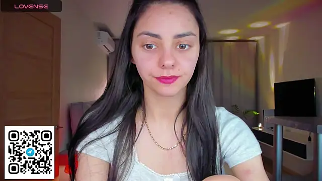 EmiliaZen online show from April 6, 6:31 pm