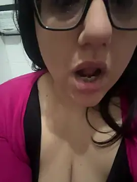 daianaspencer online show from March 22, 8:40 am