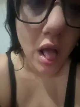 daianaspencer online show from February 9, 8:29 am