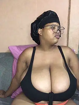 Snapshot of NonoGotBoobies chatting on February 9, 10:54 pm NonoGotBoobies online show from February 9, 10:54 pm