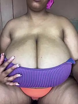 Snapshot of NonoGotBoobies chatting on October 19, 4:40 pm NonoGotBoobies online show from October 19, 4:40 pm