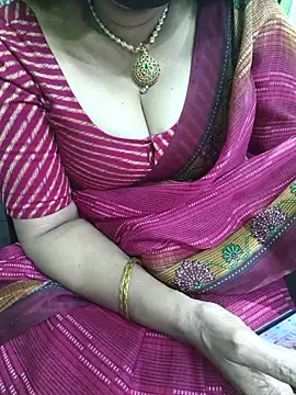 Snapshot of niiveditha chatting on November 22, 9:08 am niiveditha online show from November 22, 9:08 am