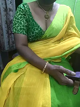 Snapshot of niiveditha chatting on December 3, 11:30 am niiveditha online show from December 3, 11:30 am