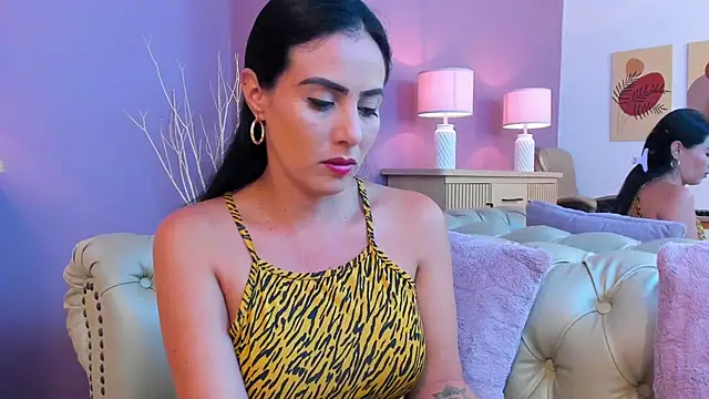 scarlet edwars online show from February 18, 12:06 pm