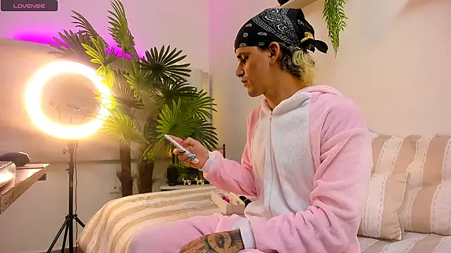 Dirty Kingg online show from September 16, 8:10 pm