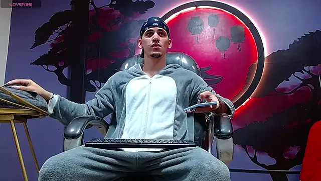 Dirty Kingg online show from November 1, 9:06 pm