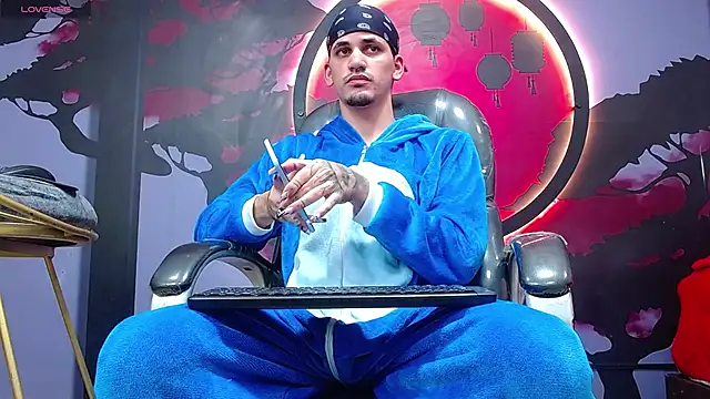 Dirty Kingg online show from November 4, 8:19 pm