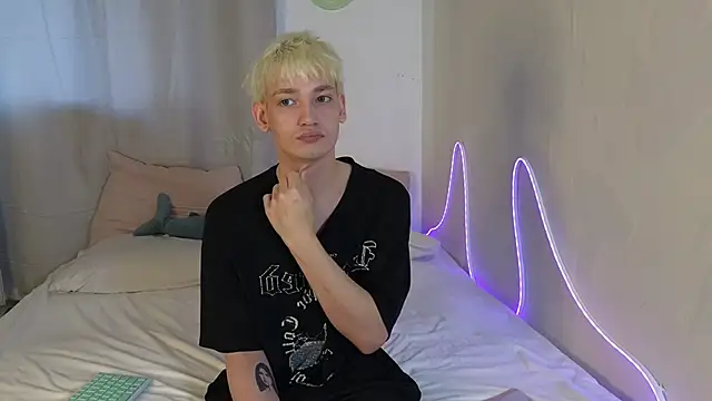 Julian wins online show from April 4, 1:26 am