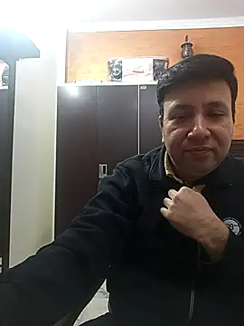 innocentboy1987 online show from December 22, 5:15 am