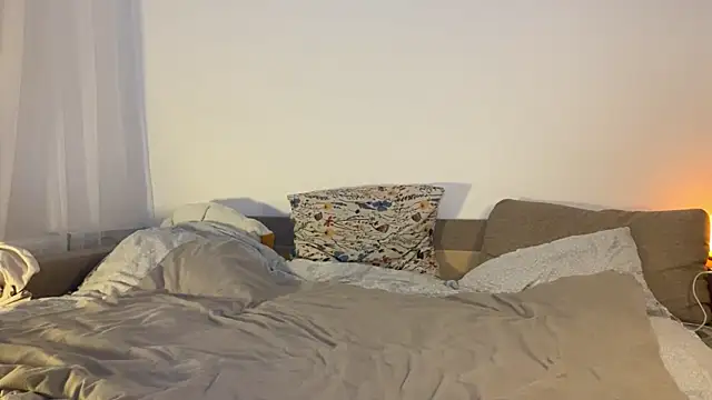 Snapshot of Sabrinaanddaniel chatting on February 21, 12:16 am Sabrinaanddaniel online show from February 21, 12:16 am