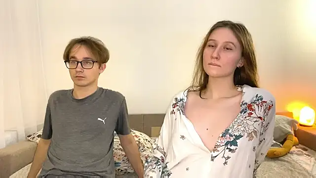 Snapshot of Sabrinaanddaniel chatting on March 18, 12:16 am Sabrinaanddaniel online show from March 18, 12:16 am