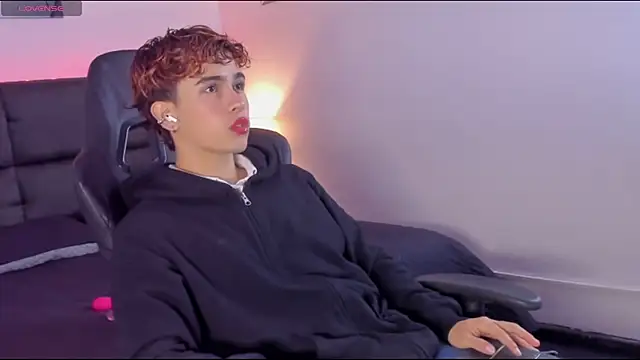 Aiiden 15 online show from September 30, 12:10 pm