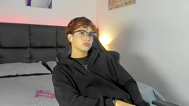 Aiiden 15 online show from October 11, 12:04 pm