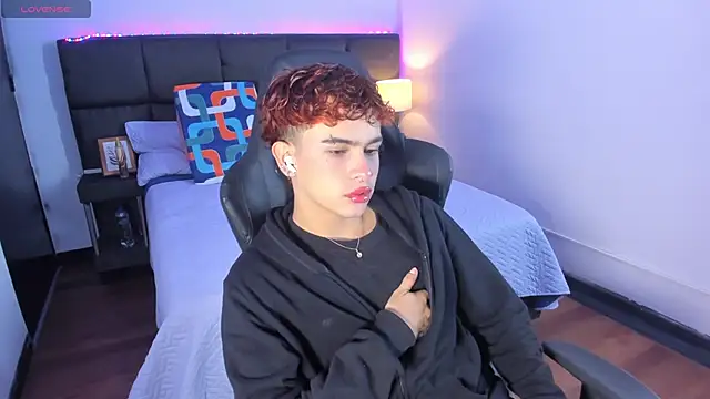 Aiiden 15 online show from November 18, 12:42 pm