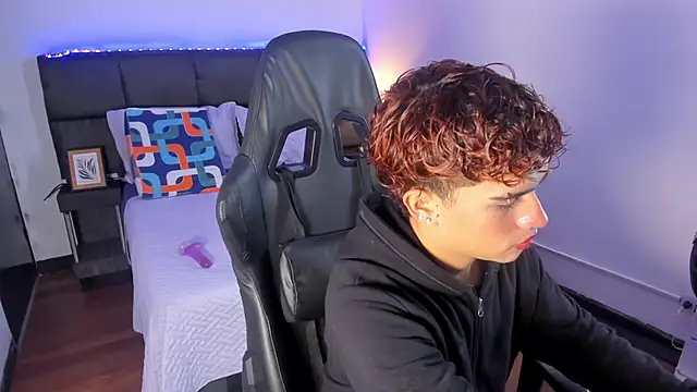 Aiiden 15 online show from December 2, 12:54 pm