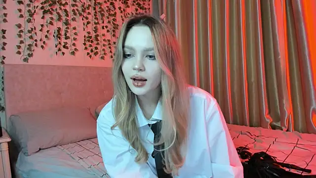 Snapshot of MiaRanki chatting on March 12, 10:28 pm MiaRanki online show from March 12, 10:28 pm