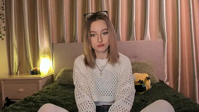 Snapshot of MiaRanki chatting on March 22, 4:37 pm MiaRanki online show from March 22, 4:37 pm